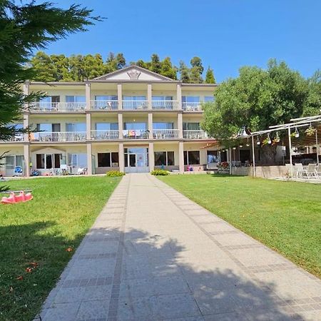 Crown Hotel Nea Skioni Exterior photo